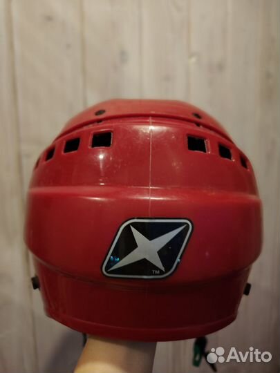Шлем для хоккея и клюшка