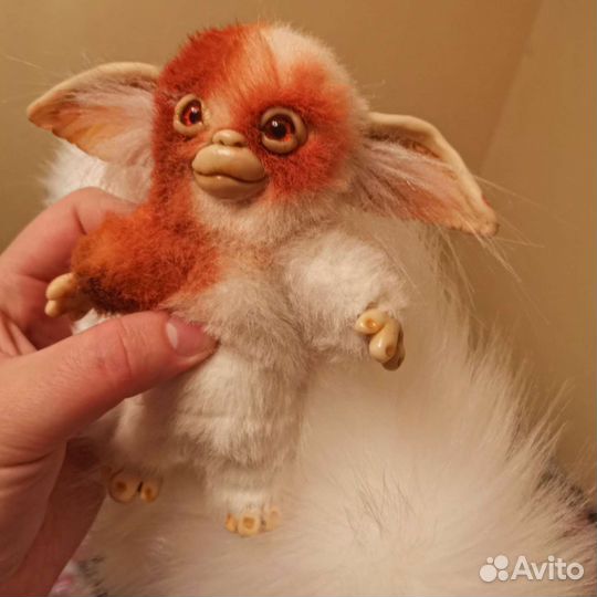 Игрушка ручной работы гремлин