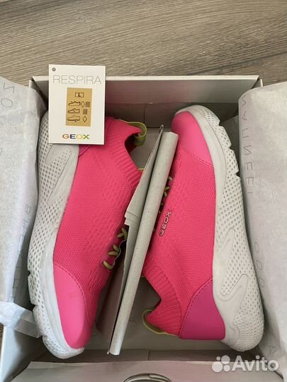 Кроссовки для девочки