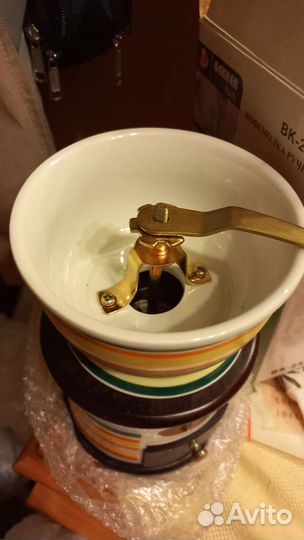 Кофемолка ручная керамическая Bekker Koch 2517