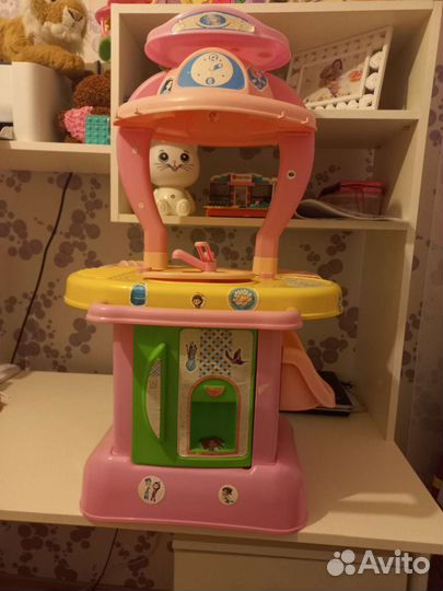 Кухня с посудой и едой