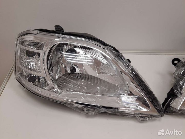 Фара правая Renault logan Largus