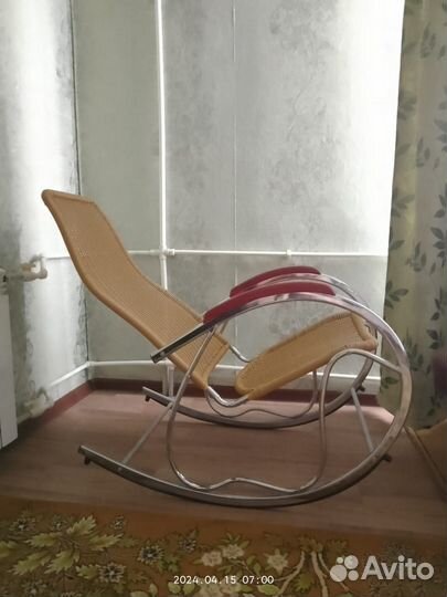 Кресло качалка из ротанга бу