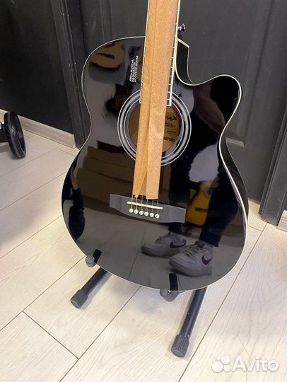 Гитара полноразмерная