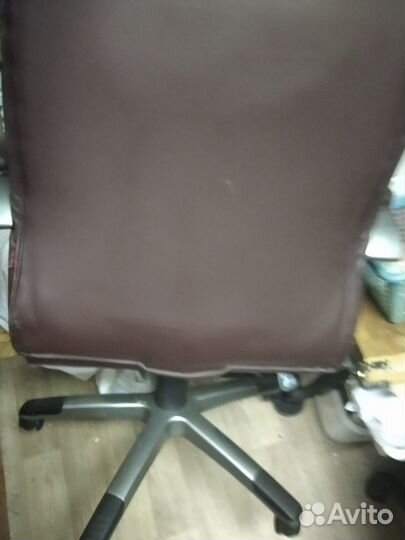 Офисное кресло руководителя кожаное бу