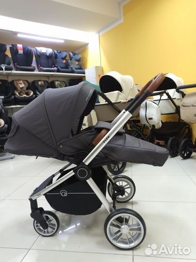 Коляска прогулочная с реверсивным блоком