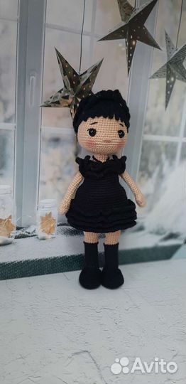 Вязаная кукла Уэнсдей