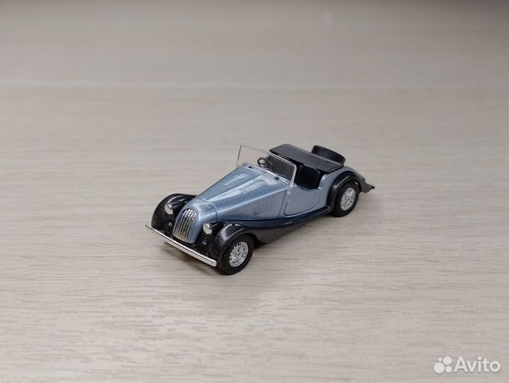 A27.1) Morgan Plus 8 (1968-2004) бедно-синий