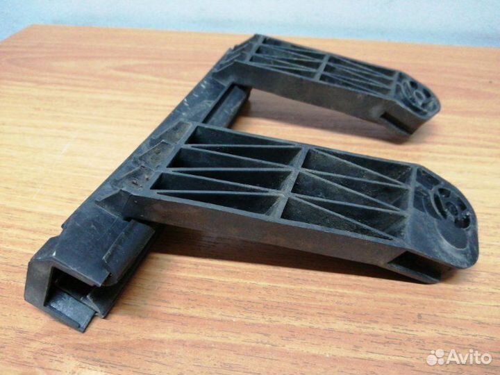 Направляющая стекла двери задняя левая Citroen C4