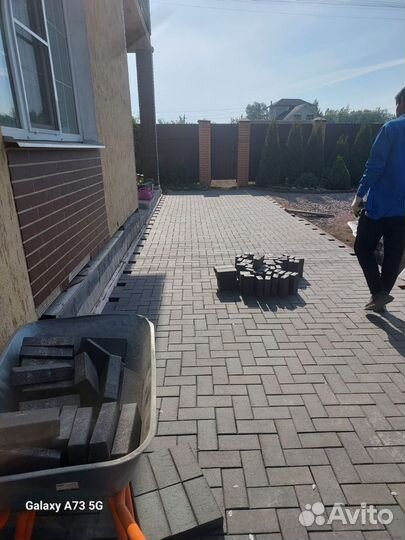 Укладка клинкерной брусчатки