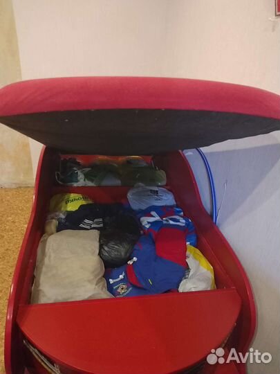 Детская кровать машина