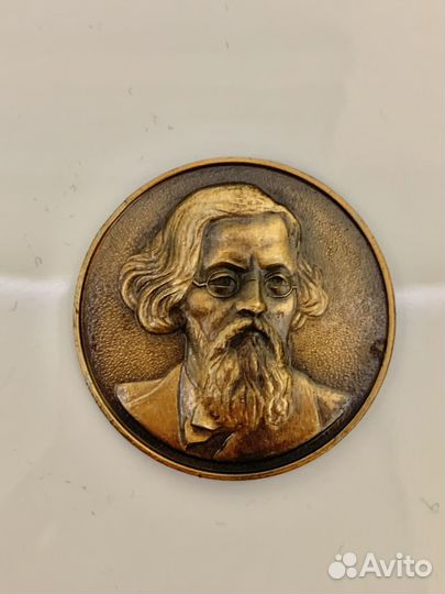 Настольная медаль