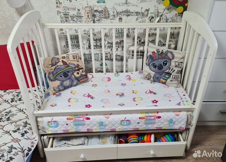 Детская кровать с маятником и ящиком