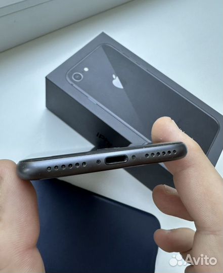iPhone 8, 64 ГБ