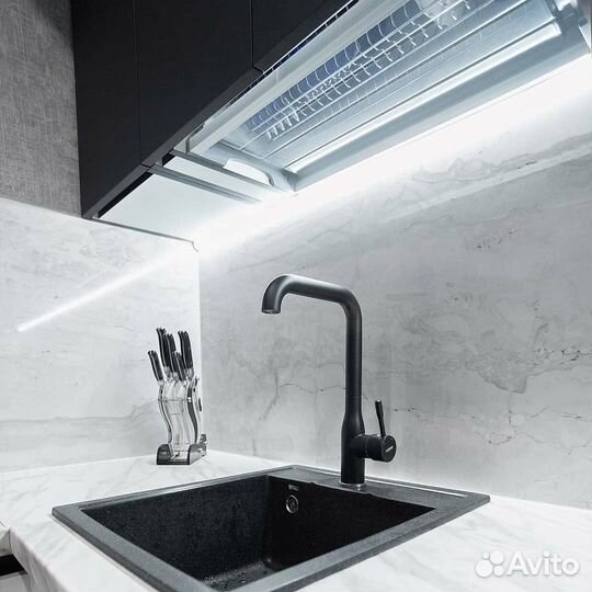 Угловая кухня на заказ. Фабрика в Москве