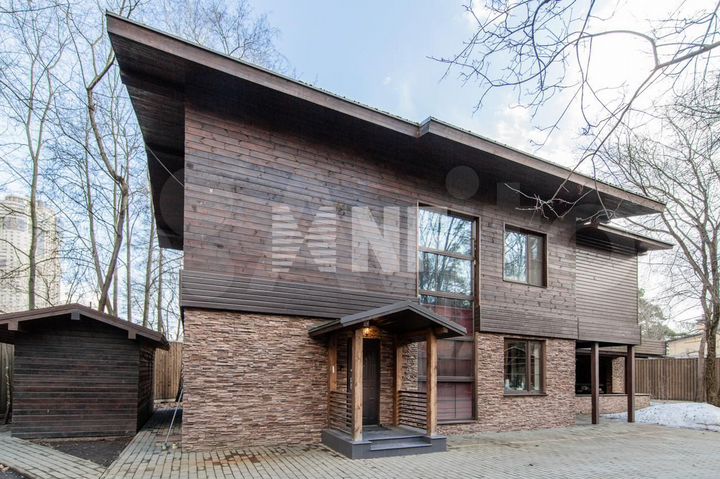 Дом 183 м² на участке 12,3 сот.