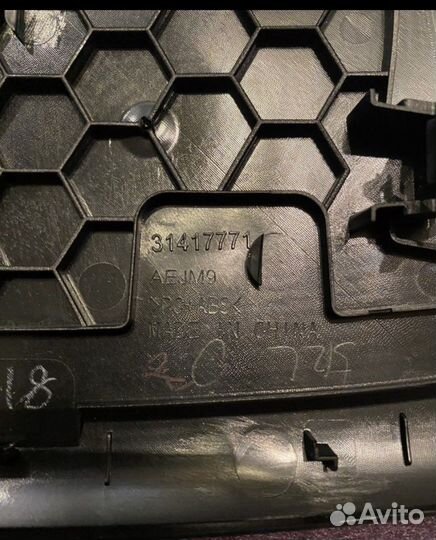 Накладка декоративная на торпедо volvo xc60 2018+