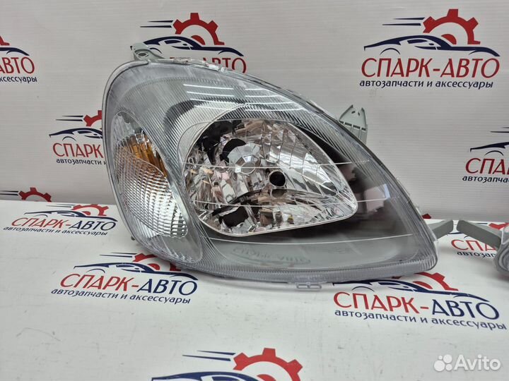 Фары Toyota Vitz 99-01 дорестайлинг комплект