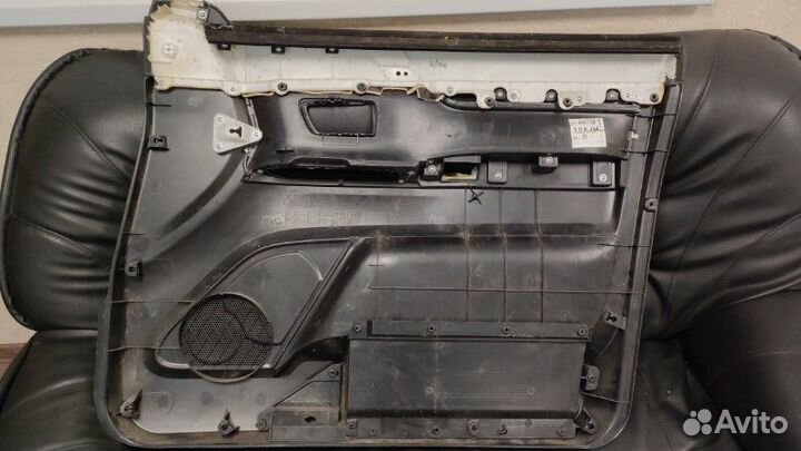 Обшивка двери передняя левая Mitsubishi Pajero 4