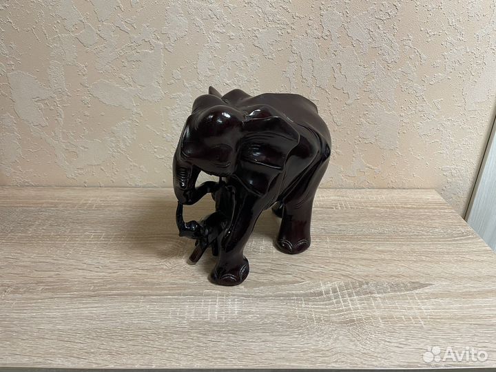 Статуэтка слон большой из красного дерева