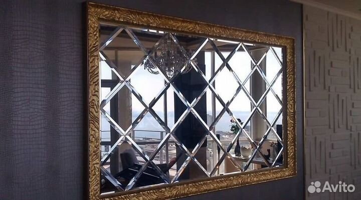 Зеркальное панно в спальне