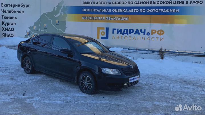 Зеркало правое электрическое Skoda Octavia (A7) 5E1857508N