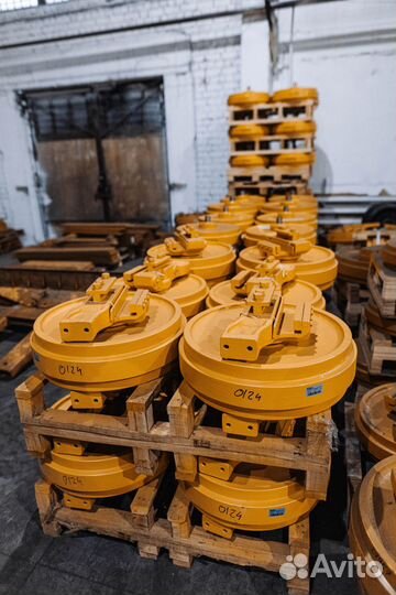 Колесо направляющее на PC220