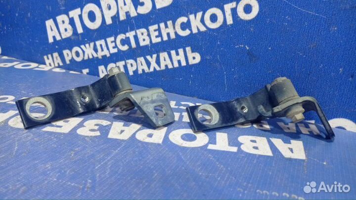 Петля двери Ford Focus 3 седан 2012