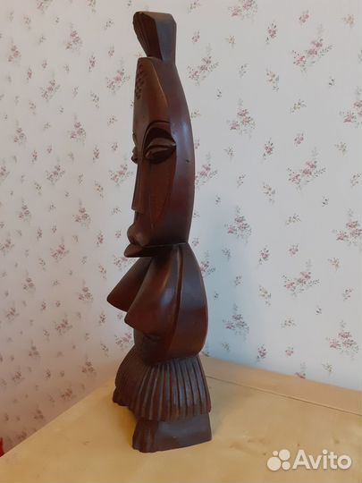 Деревянная статуэтка женщины