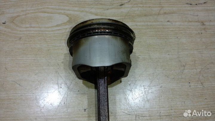 Шатун, поршень Nissan March K11 CG10DE