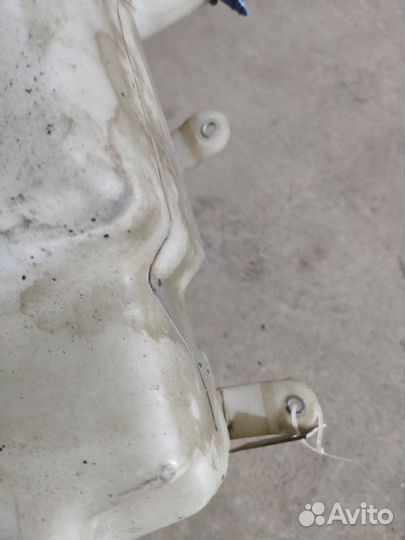 Бачок омывателя стекла Audi A8 D2 седан ACK 2.8I