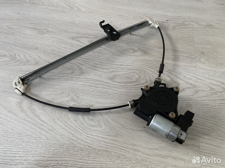 Стеклоподъемник задний правый Mazda 3 BK