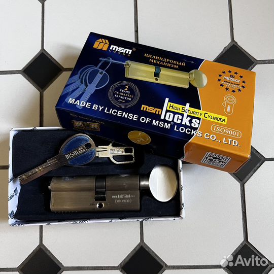 Замок дверной