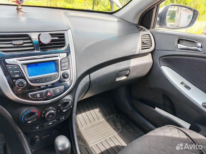 Hyundai Solaris 1.6 AT, 2012, 123 000 км