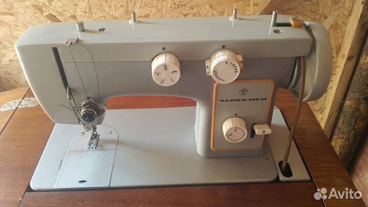 Швейная машина Чайка 142