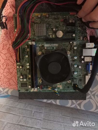 Материнская плата с процессором и памятью