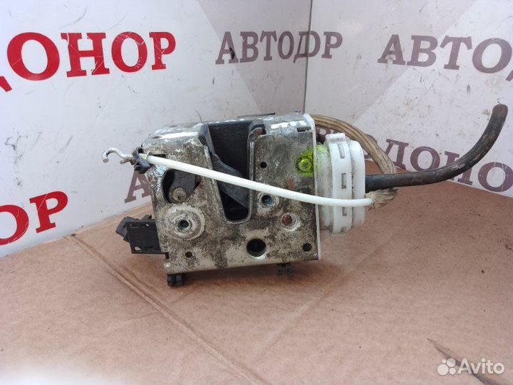 Замок двери передний правый Audi 100 45K