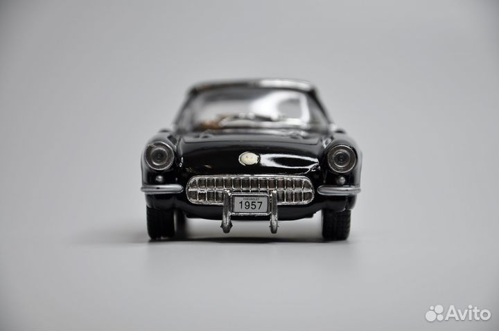 Модель автомобиля Chevrolet Corvette 1957 металл