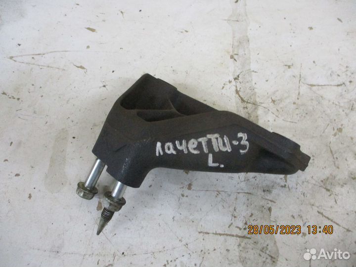 Кронштейн подушки двигателя левый Шевроле Лачетти