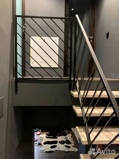 Лестница на металлокаркасе открытого типа