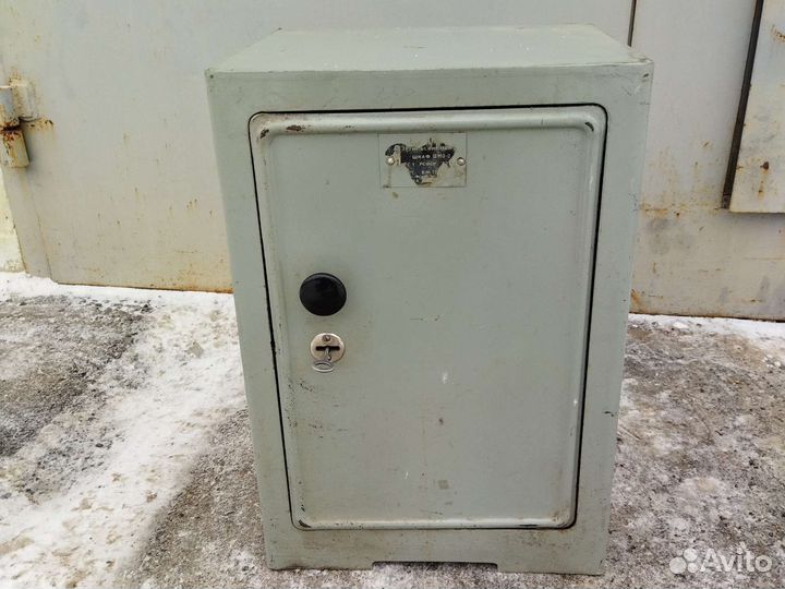 Сейф металлический
