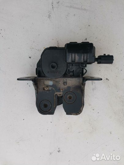 Замок крышки багажника Renault Captur