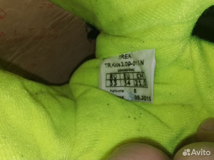 Лыжные ботинки и лыжи