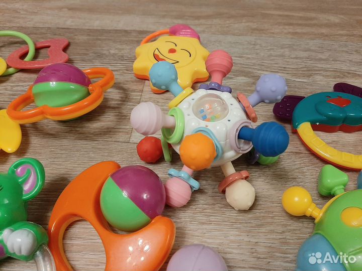 Развивающие игрушки для малышей пакетом