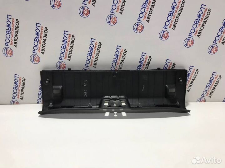 Накладка задней панели Kia Ceed 1