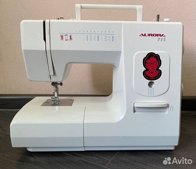 Бытовая швейная машинка Aurora 715