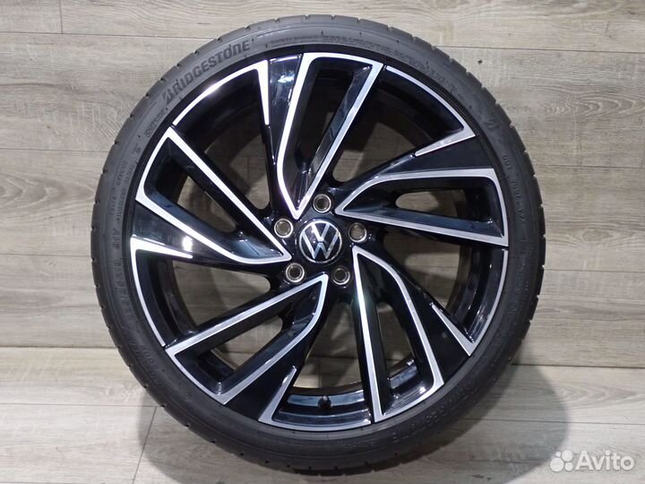 Комплект оригинальных колес R19 VW Golf оригинал