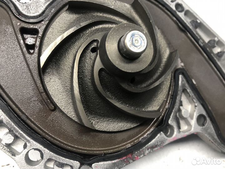 Помпа двигателя Chrysler 300C 04-11 3.5L EGG