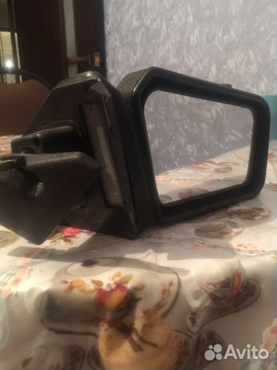 Правое зеркало заднего вида