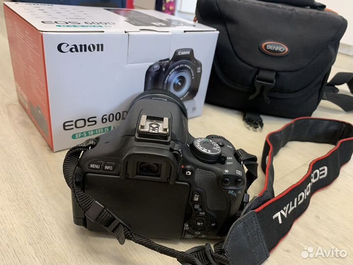 Зеркальный фотоаппарат canon EOS 600D KIT 18-135